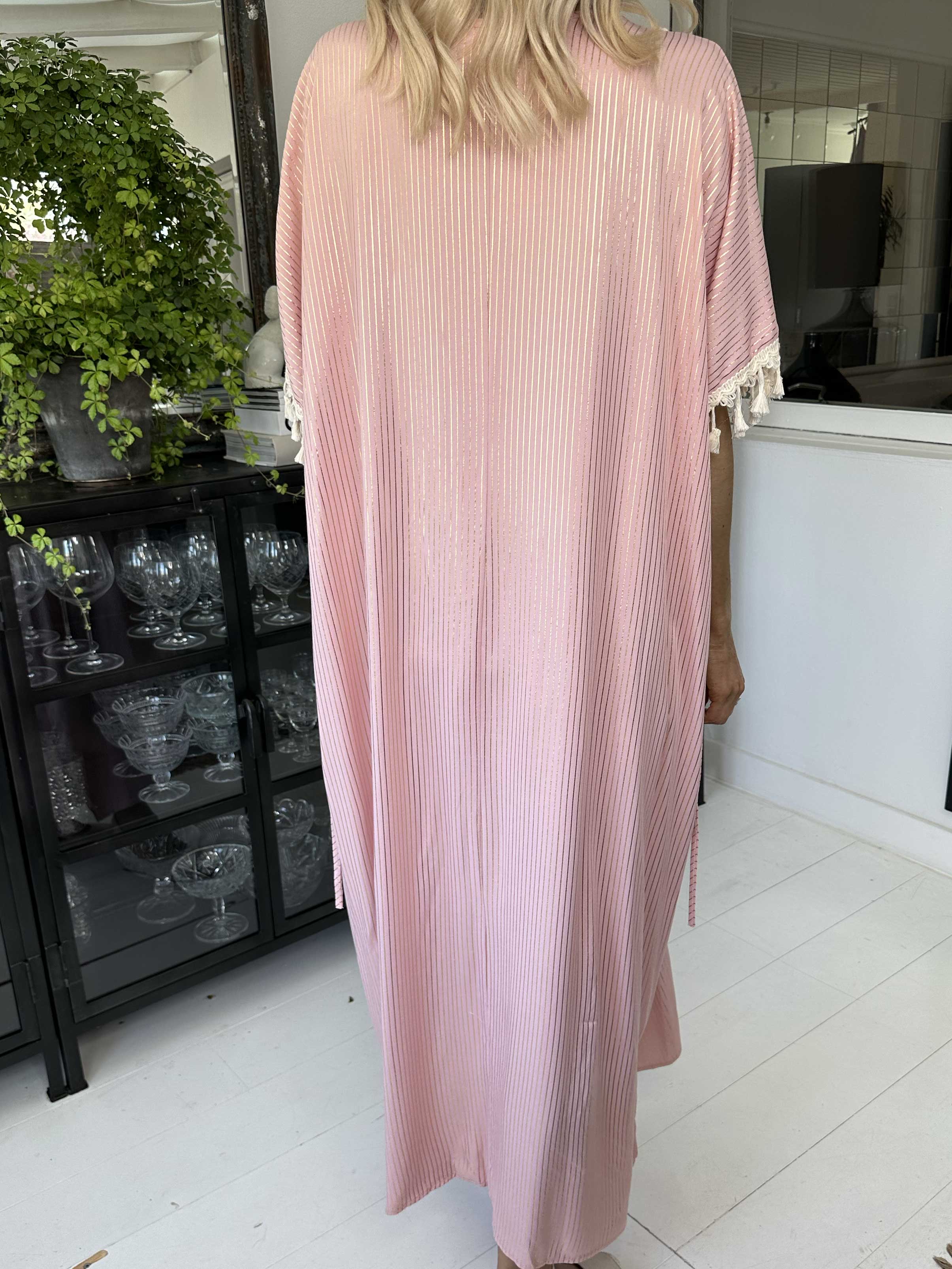 Dua Stripe - Lang tunikakjole med søde broderet detaljer